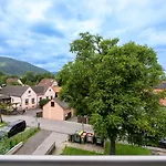 Sonniges Apartment Mit Balkon